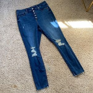 Universal Thread Distresses Jeans